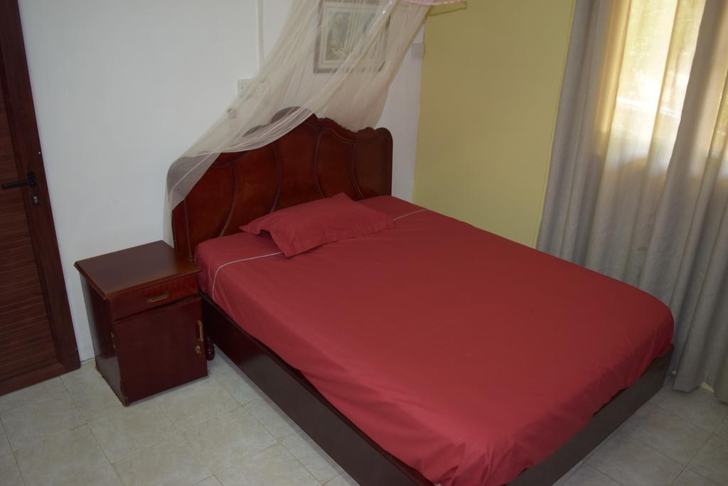 Mauri Holidays 'Budgeted Apartment' La Gaulette Room photo